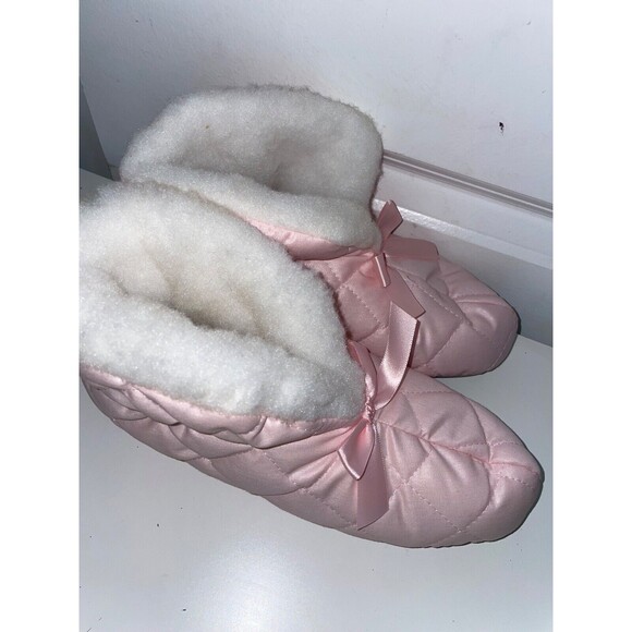 Hanes Women's Vintage NIB Slippers size 6.5-7.5 Pink Quilted Satin Faux Fur - Picture 6 of 10